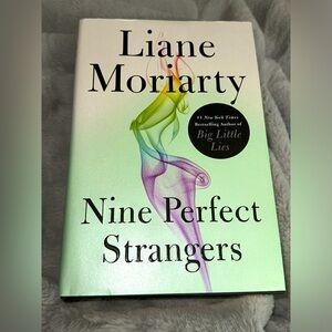 *NEW* Liane Moriarty - Nine Perfect Strangers Book